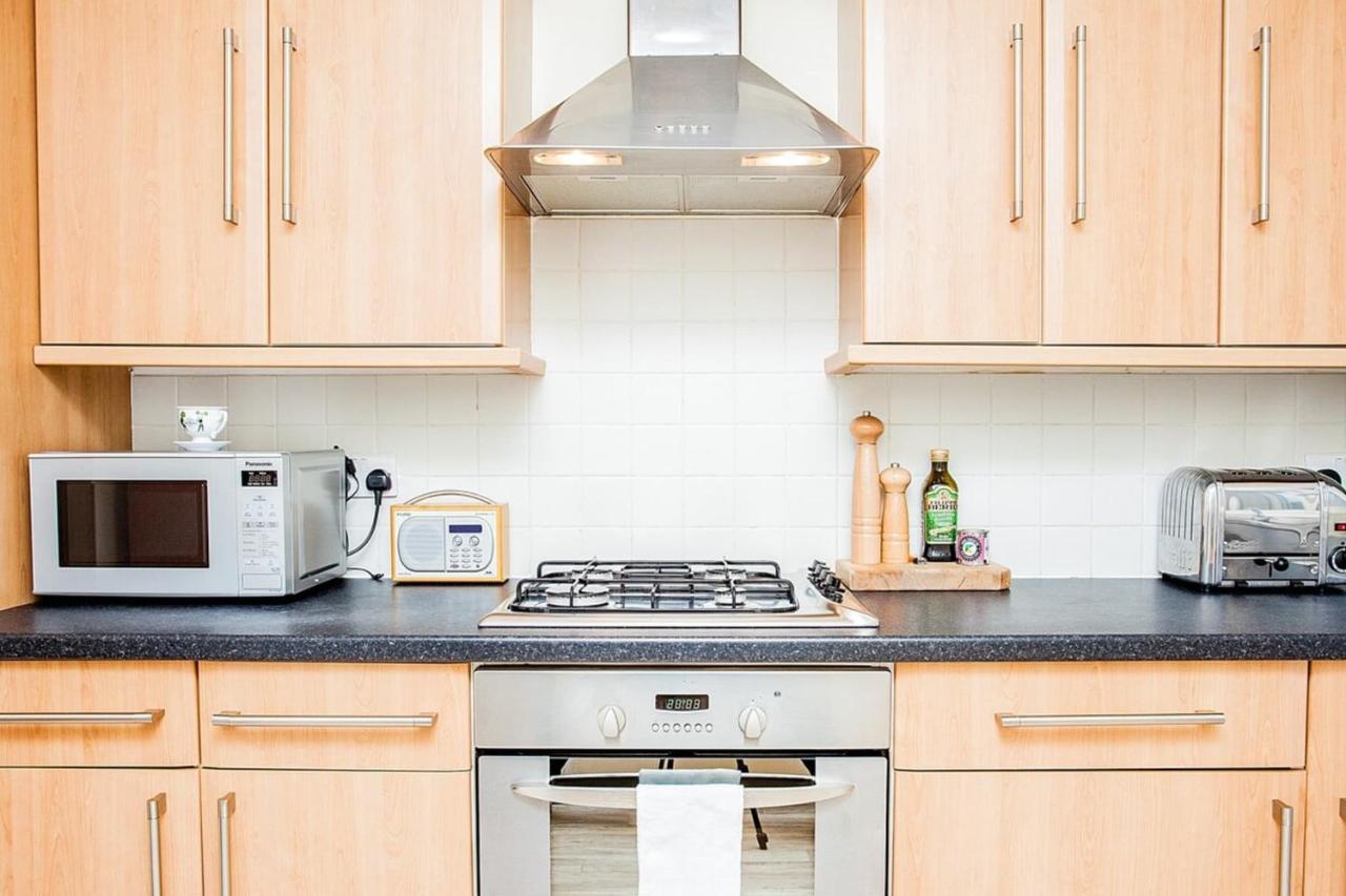Modern And Spacious 1 Bedroom With Balcony *