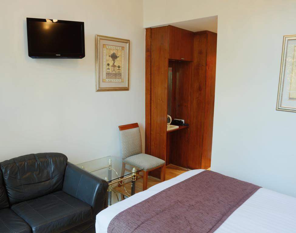 Garden View Hotell 3*
