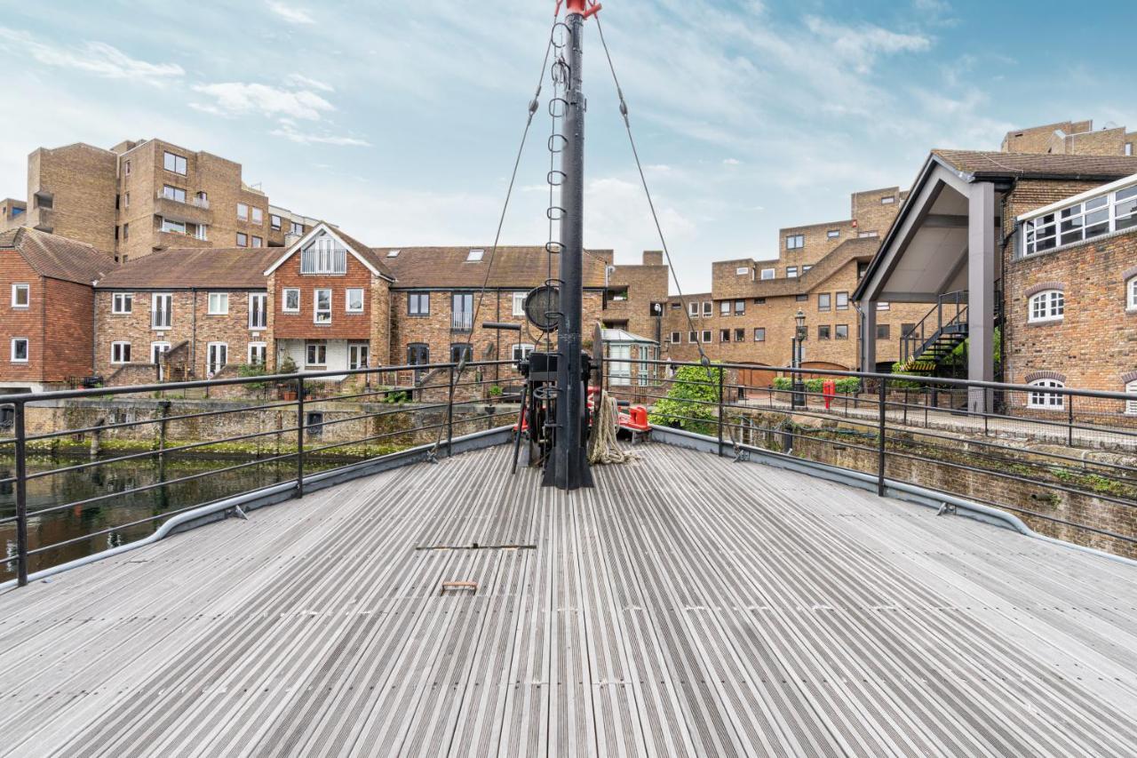 Charming Houseboat Featuring A Sauna Lägenhet London