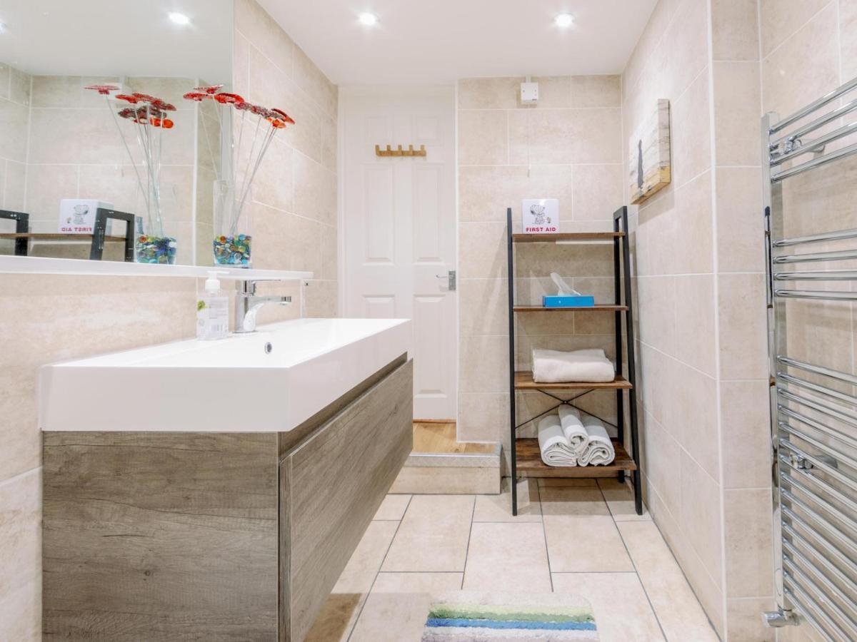 Pass The Keys Recently Renovated 1br Flat With Private Garden In South Appartement *