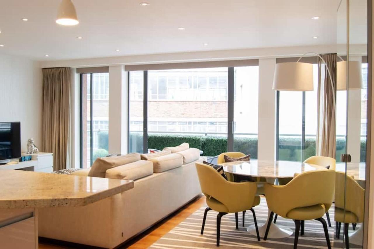 Modern 2 Bedroom With Balcony Near Oxford Street Apartment *