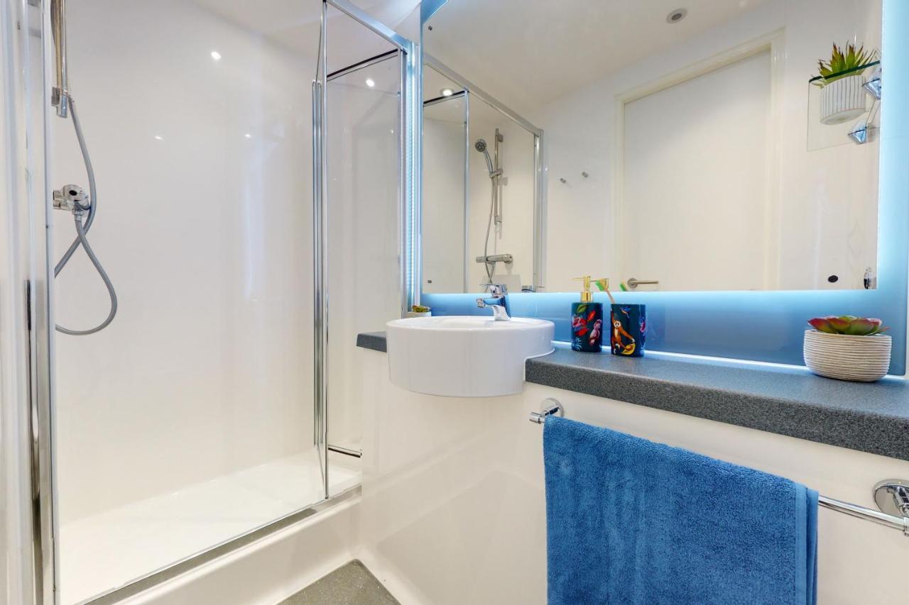Studios And Cozy Ensuites With Shared Kitchen At Canvas Wembley Apartments Apartment *
