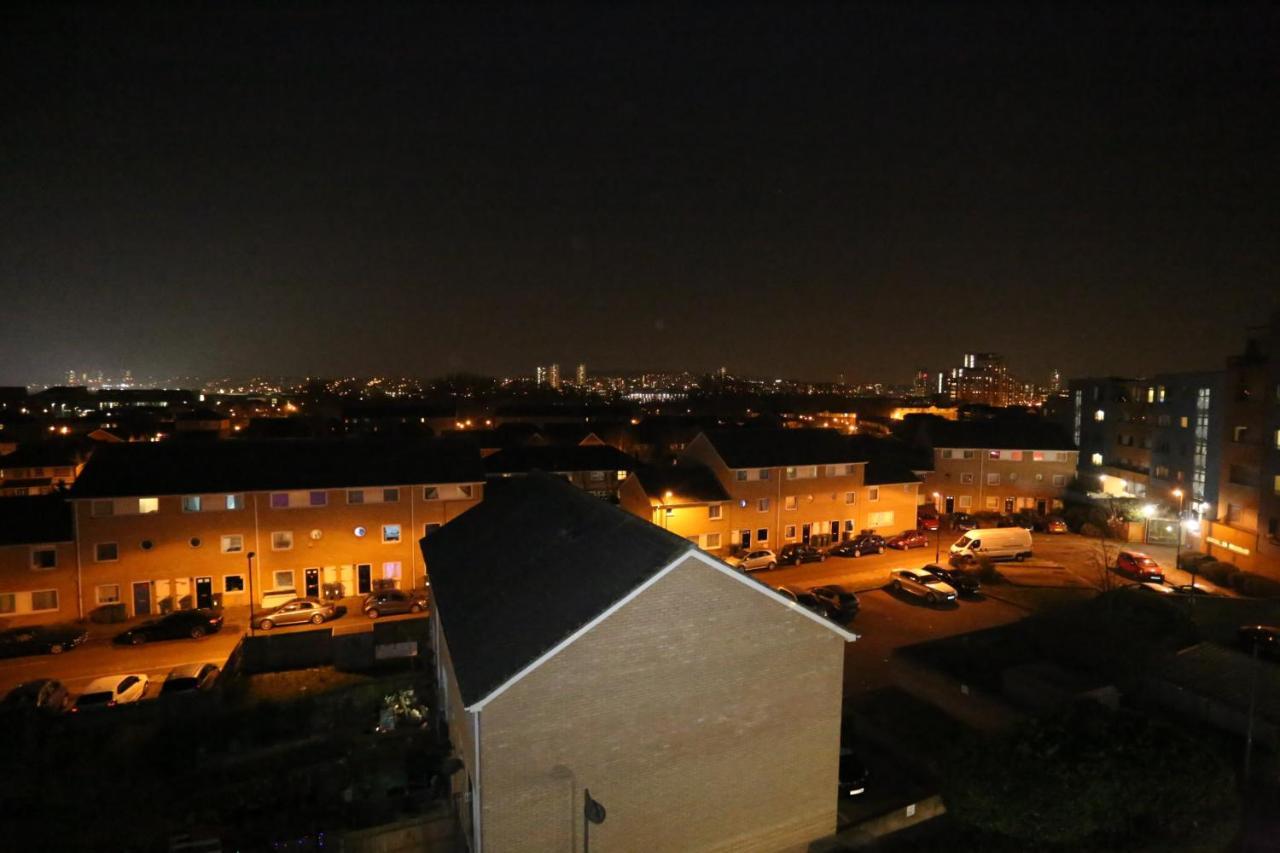 Lovely View 2 Beds 2 Bath Apartment, Appartement Londen