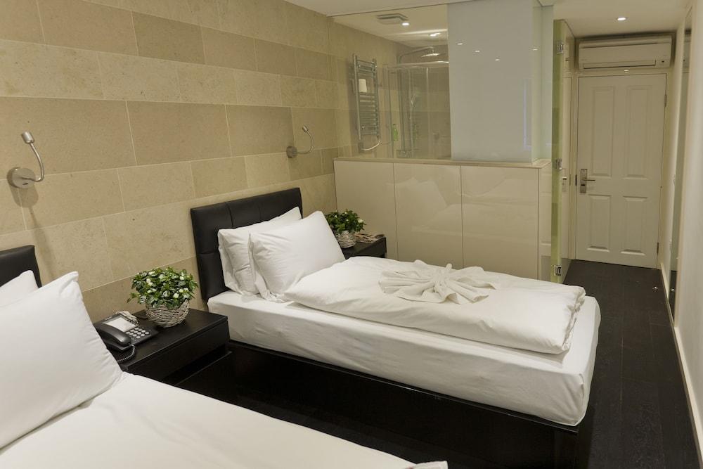 Nox Hyde Park Aparthotel