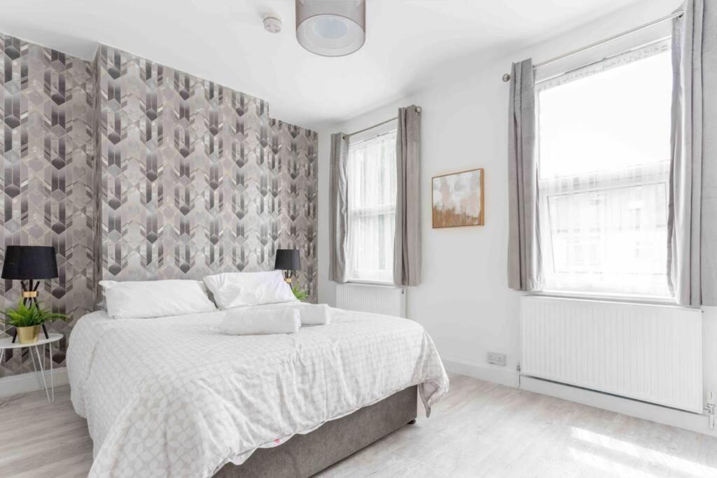 Hébergement de vacances Contemporary 3 Bed House With Spacious Garden Close To Stratford Londres
