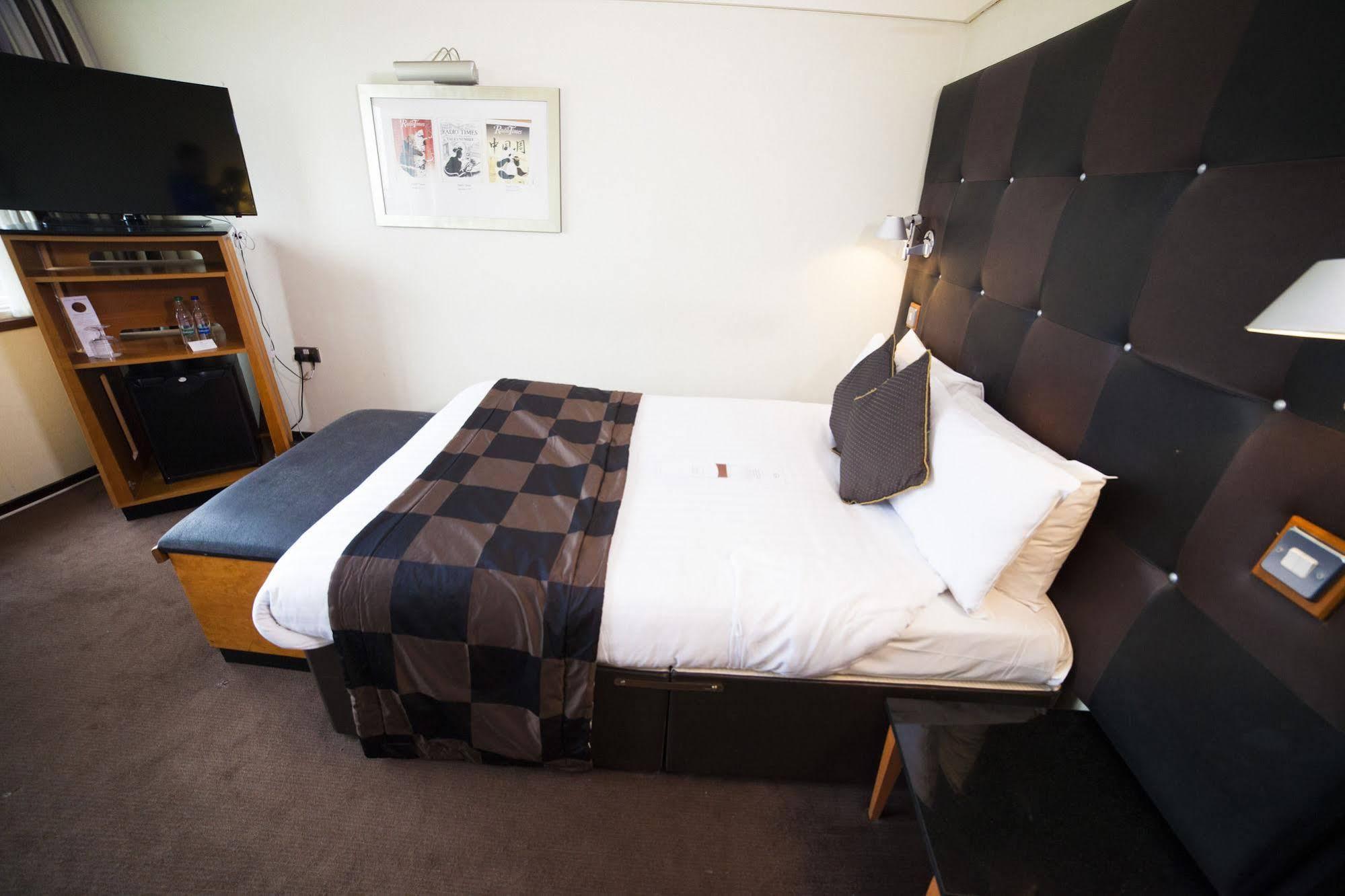 Treehouse Hotell 4*