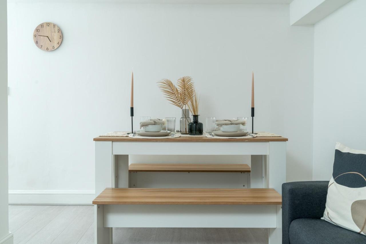 Russell Sq - 2 Bed Appartement *