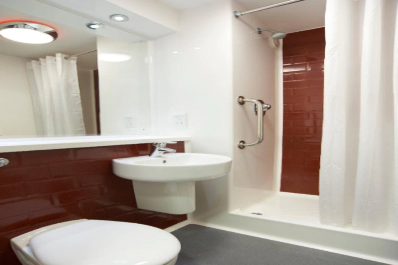 Travelodge Wembley High Road Hotel London