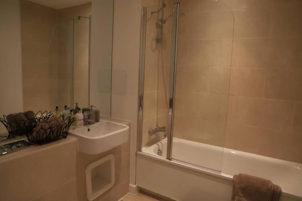 Beautiful 2Bed Apartment 5 Mins From London Bridge. London
