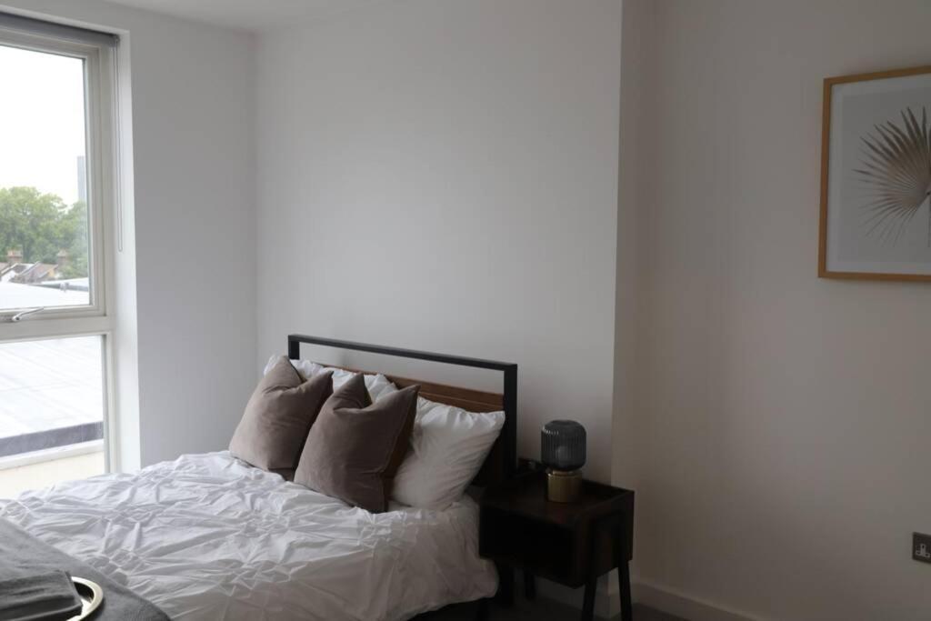 Beautiful 2Bed Apartment 5 Mins From London Bridge. * London