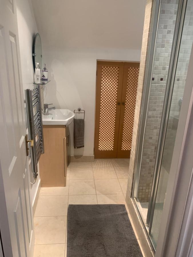 Cozy 1 Bedroom Basement Flat Appartement *