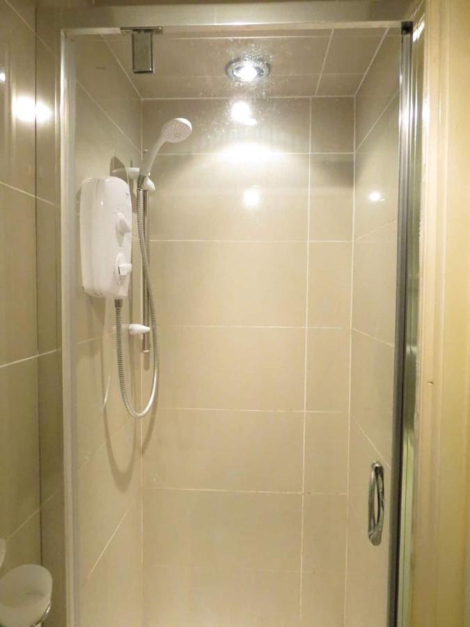 Apartment Modern Split Level Flat In Croydon *