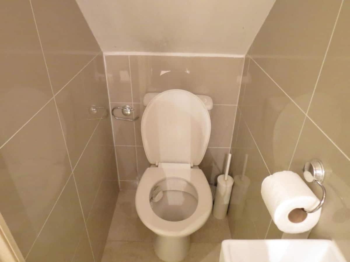 Modern Split Level Flat In Croydon Apartment London