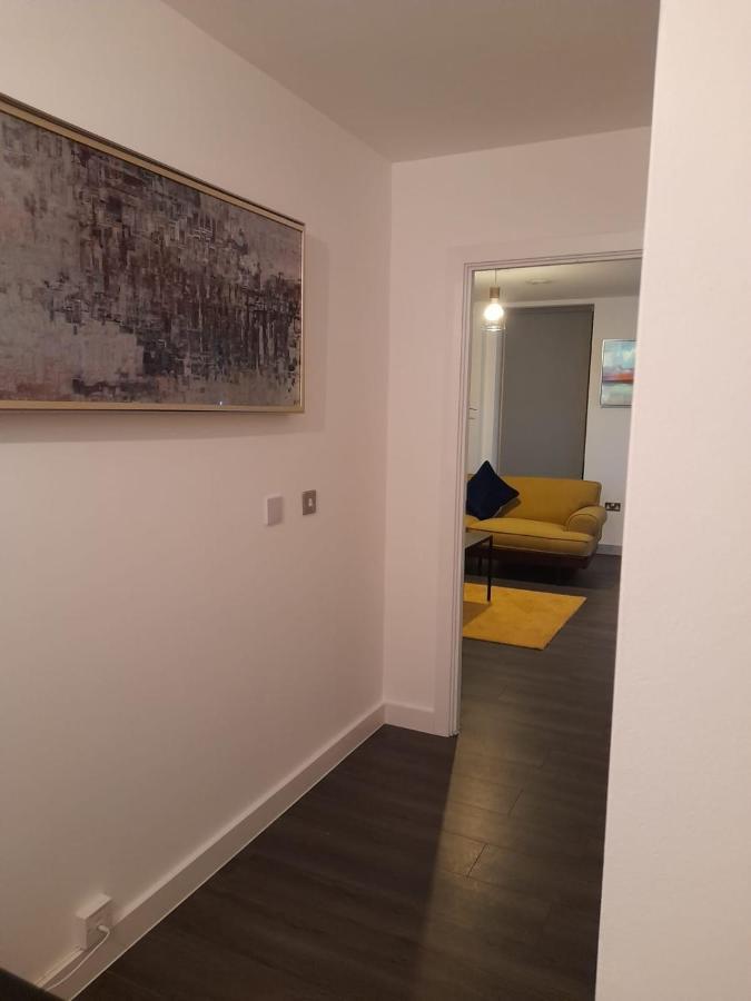 Beautiful 2Bed Apartment 5 Mins From London Bridge. * London