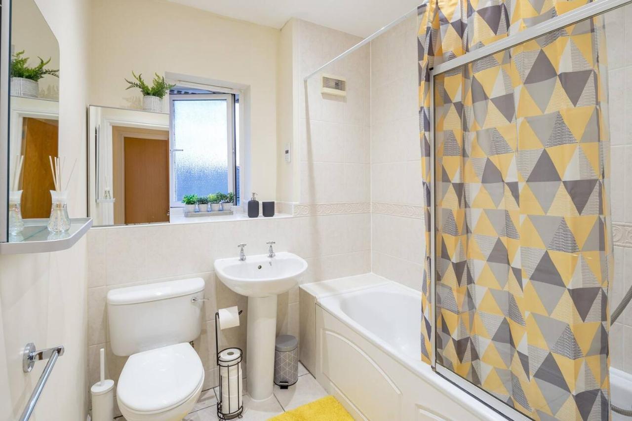 Cozy 2 Bed Flat Walking Distance From Excel Londen