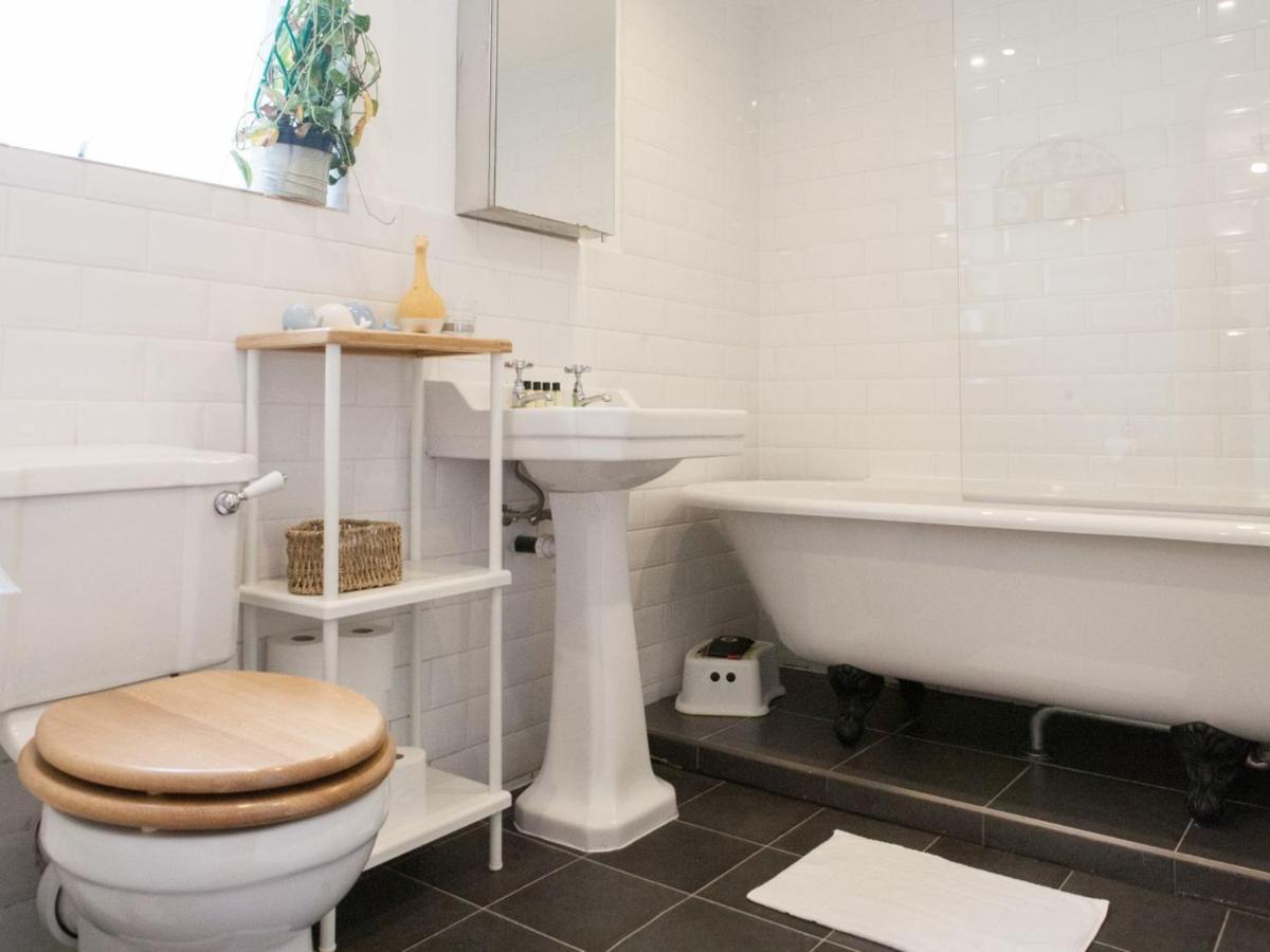 Pass The Keys Garden In Stockwell Apartment London