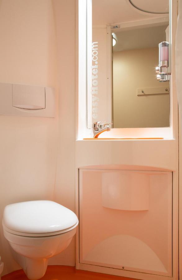 Easyhotel Victoria 2*