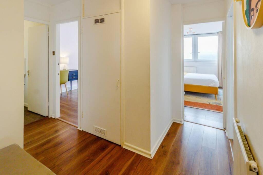 Super Spacious 2 Bedroom Apt 20mn From Central. Apartment London