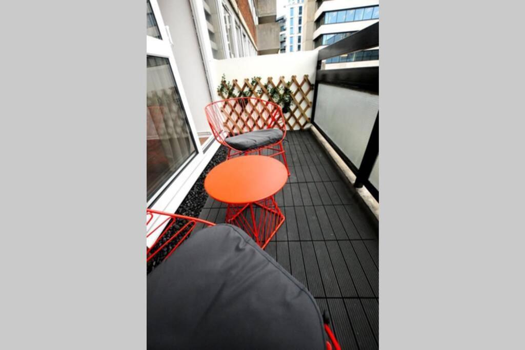 Super Spacious 2 Bedroom Apt 20mn From Central. Apartment London