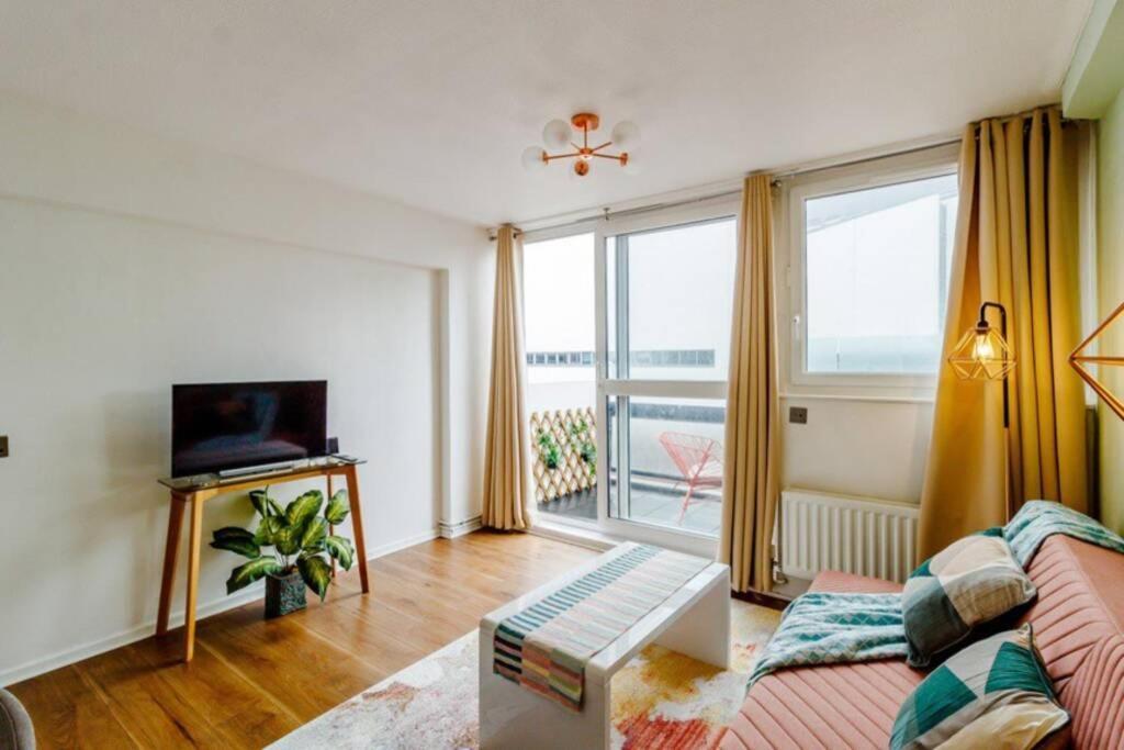 Super Spacious 2 Bedroom Apt 20mn From Central. Apartment *