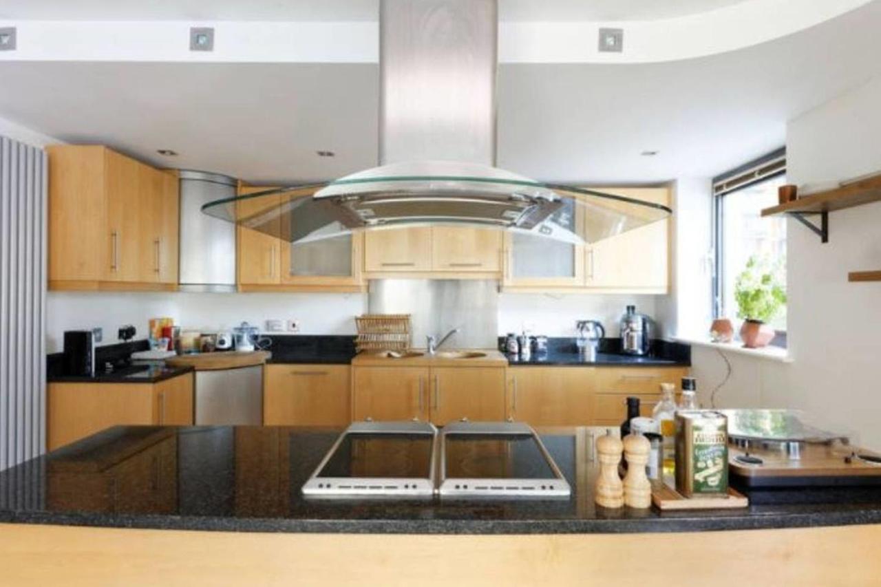 Peaceful Modern 2 Bedroom Flat With Water Views Lägenhet *
