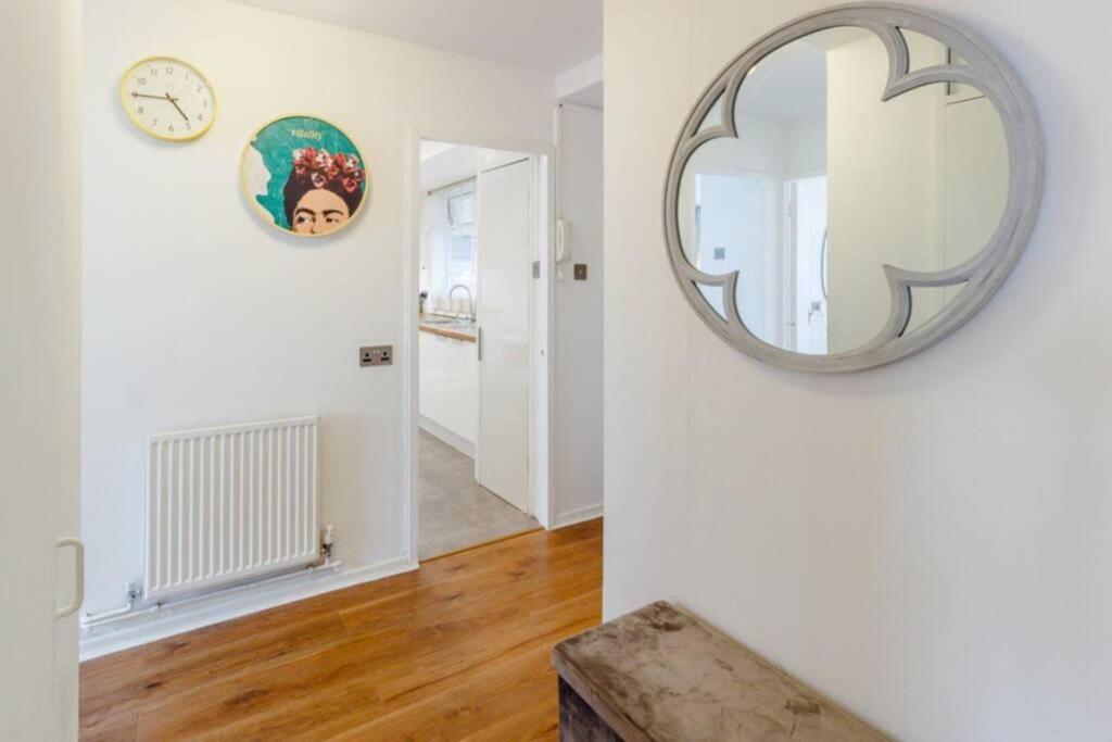 Super Spacious 2 Bedroom Apt 20mn From Central. Apartment London