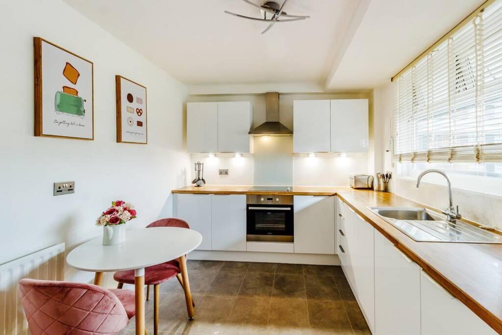 Super Spacious 2 Bedroom Apt 20mn From Central.