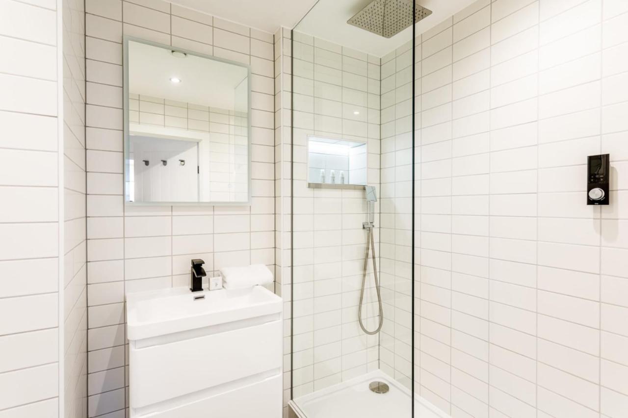 Bright Bridge Apartment London