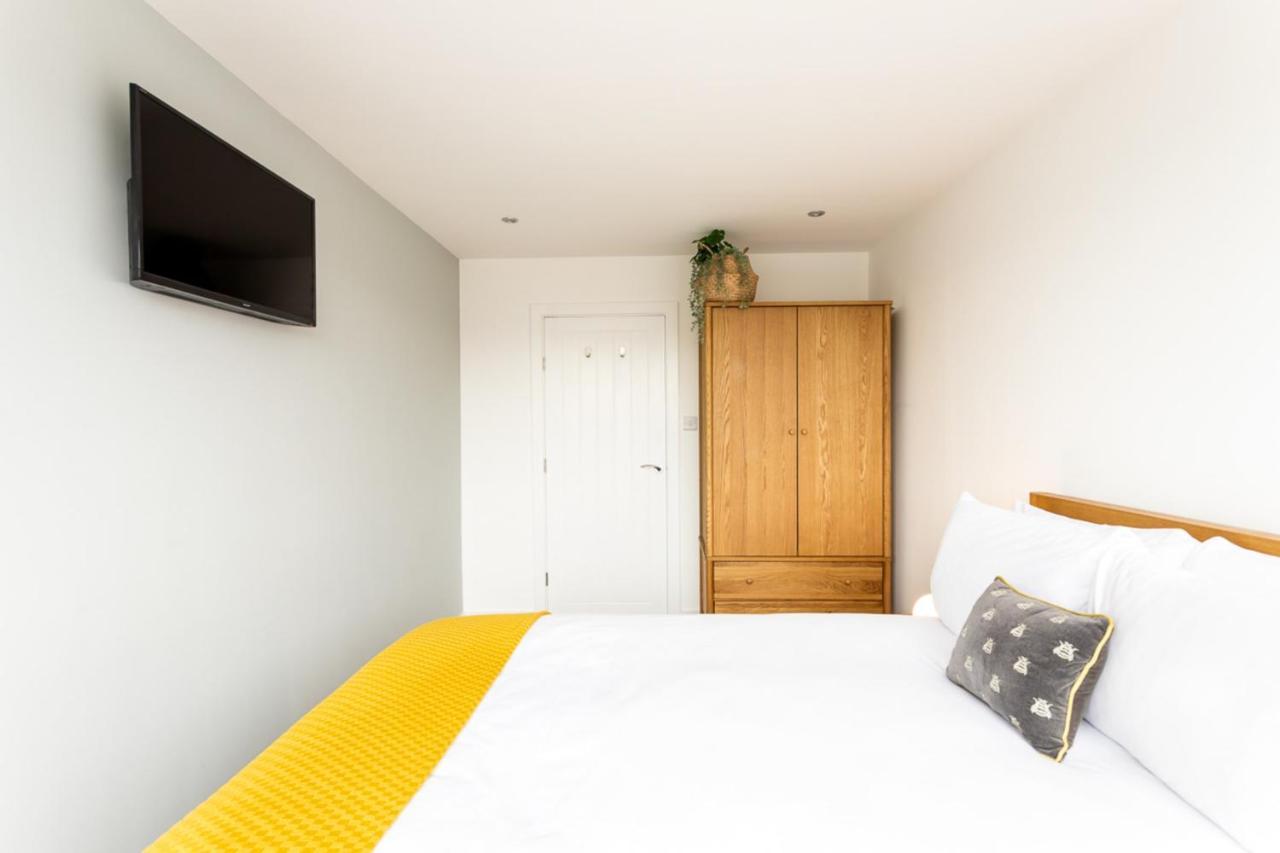 Bright Bridge Apartment *