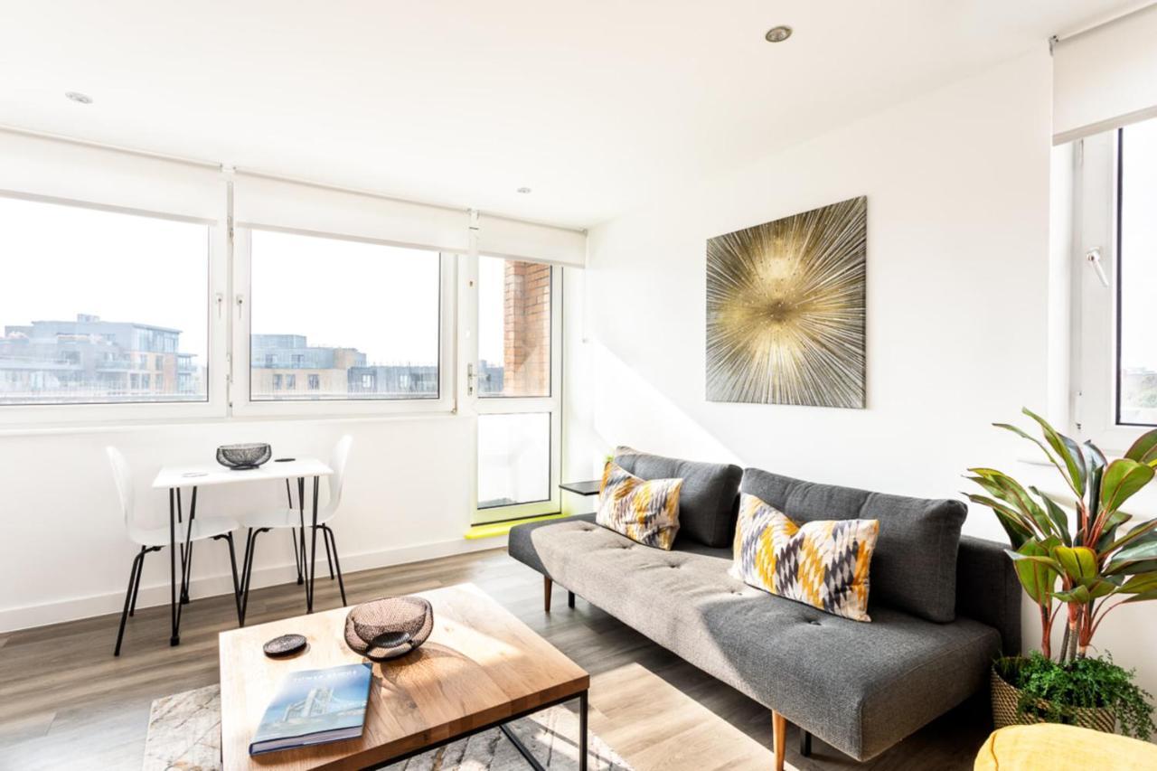 Bright Bridge Apartment