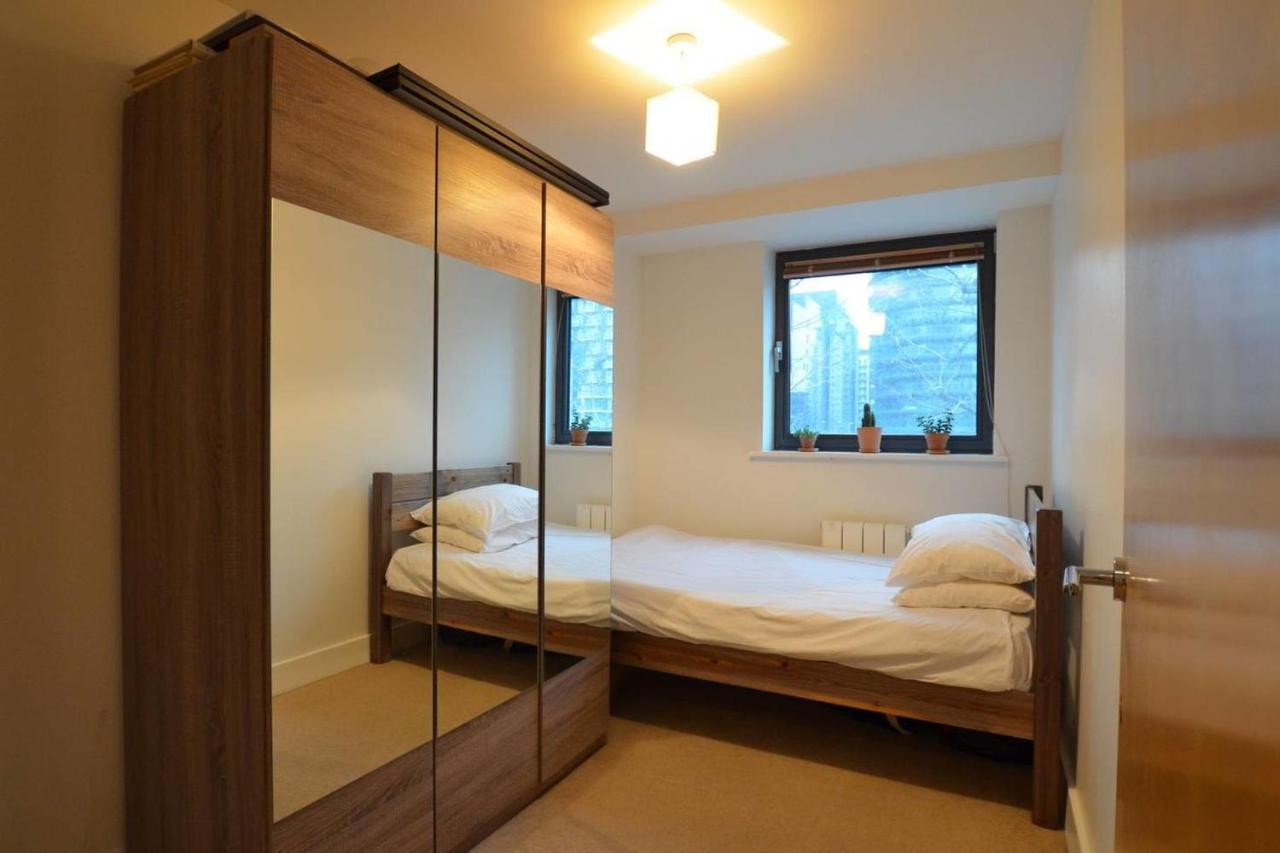 Peaceful Modern 2 Bedroom Flat With Water Views Lägenhet