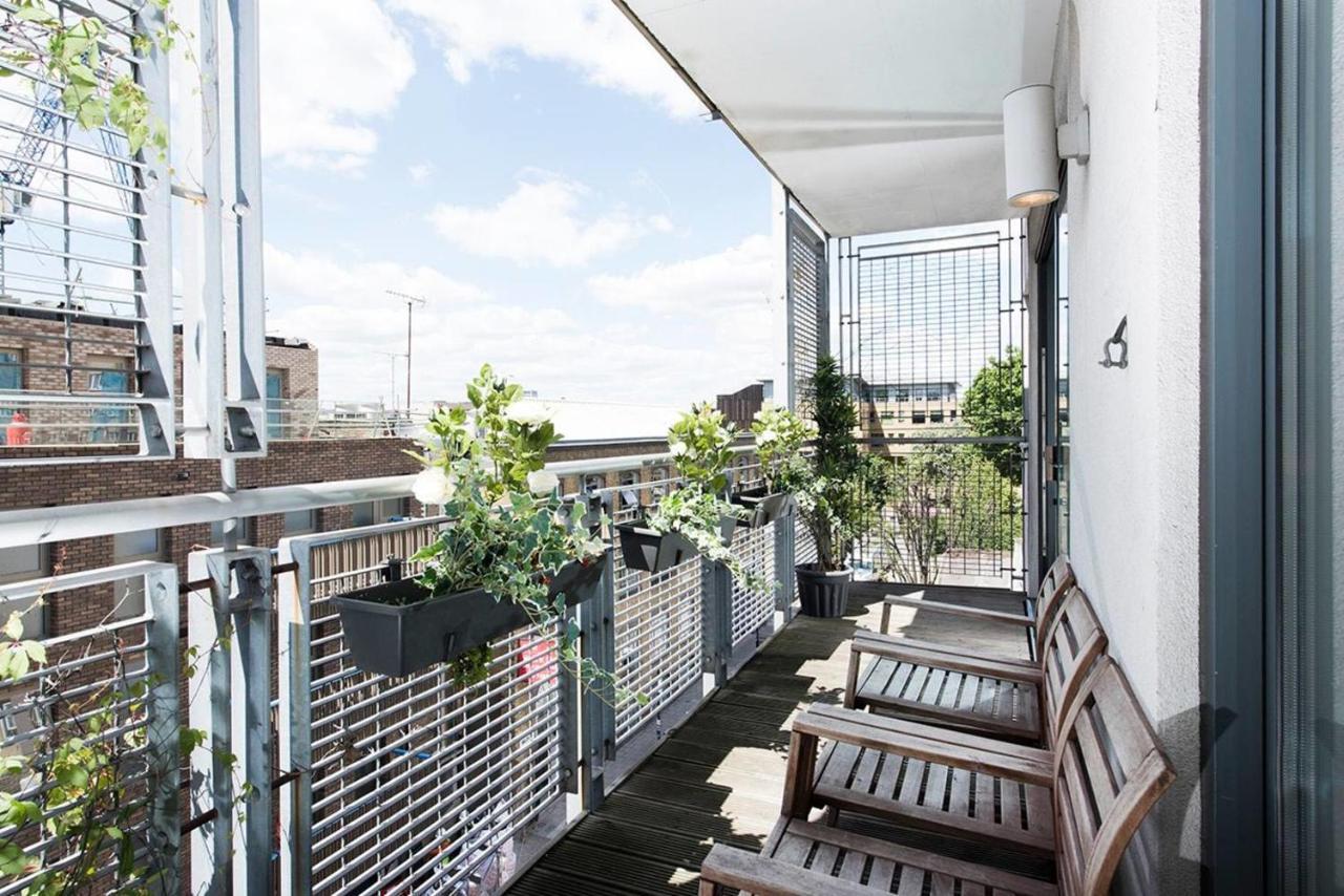Stylish 2 Bedroom Flat With Balcony In Apartment *