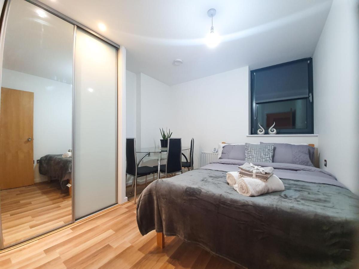 Livestay-modern 3 Bed Apt On 8th Floor With Amazing Views Appartement Londen
