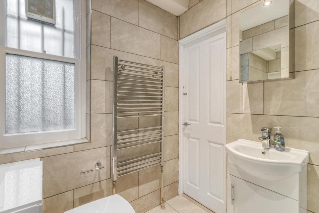 Holland Park Apartment *