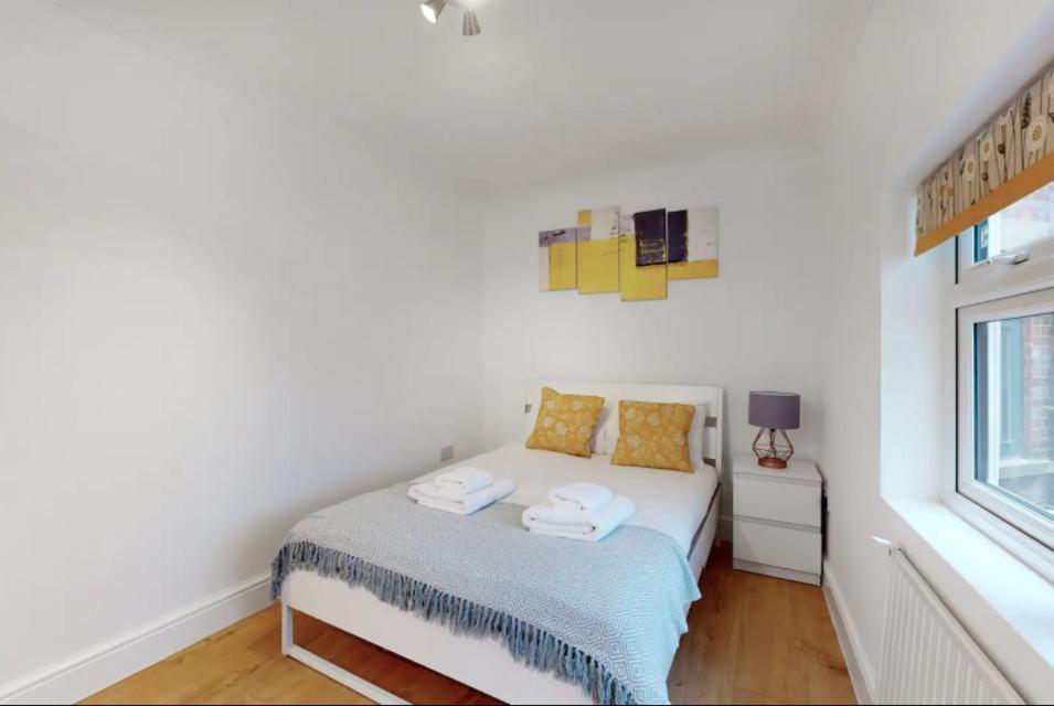 New Spacious 1 Bed Studio Flat In Aldgate * Londra