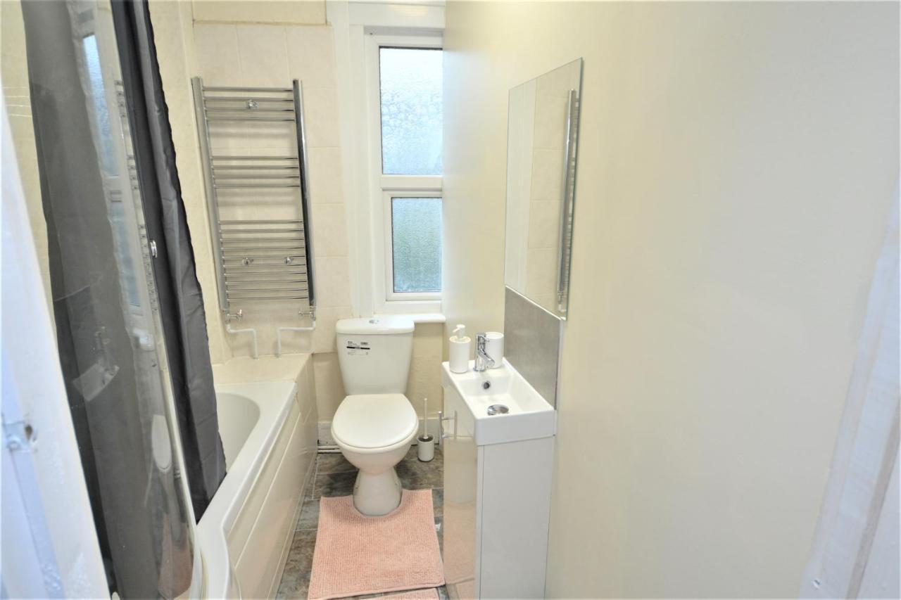 Hébergement de vacances Cheerful 4 Bedroom House In Greater Londres