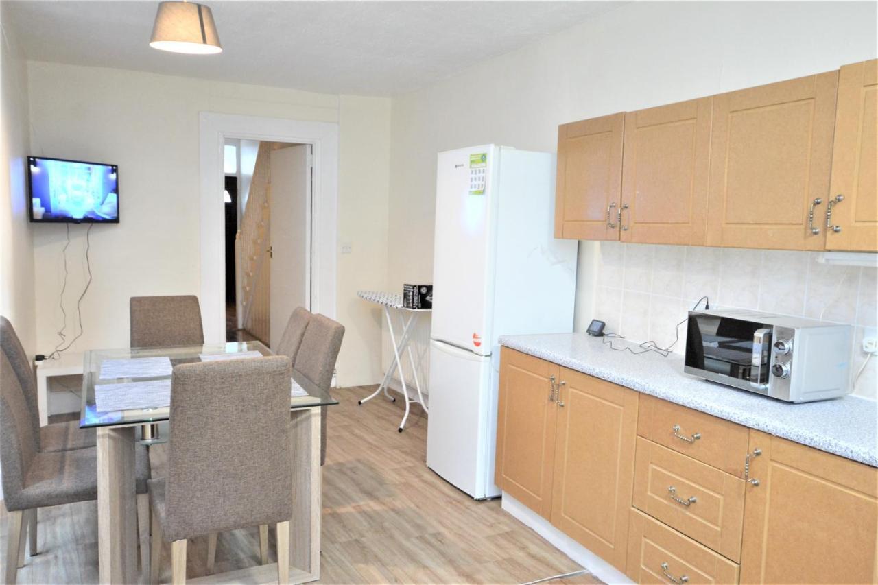 Cheerful 4 Bedroom House In Greater Hébergement de vacances *