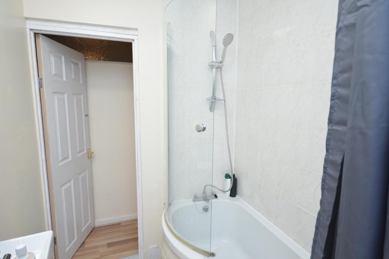 Cheerful 4 Bedroom House In Greater Hébergement de vacances *