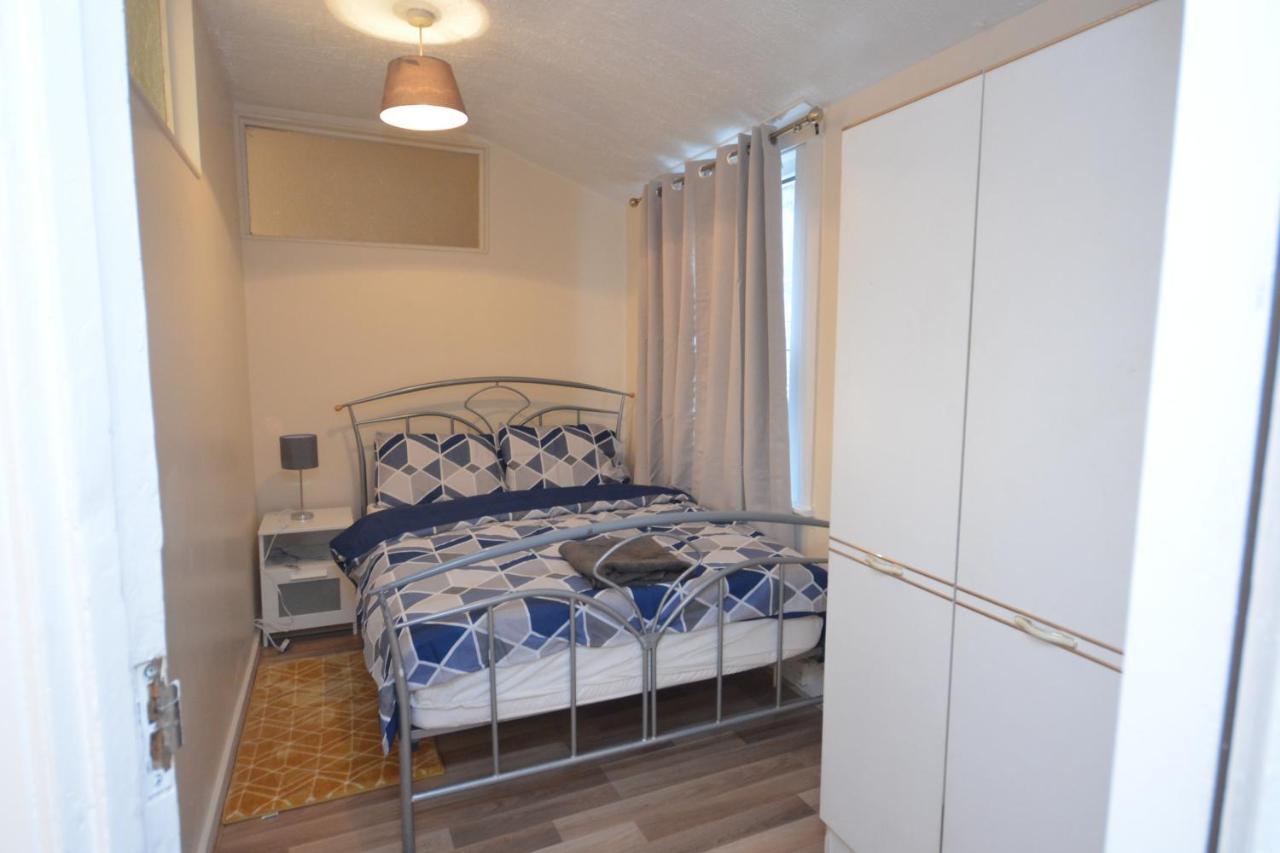 Cheerful 4 Bedroom House In Greater Hébergement de vacances *