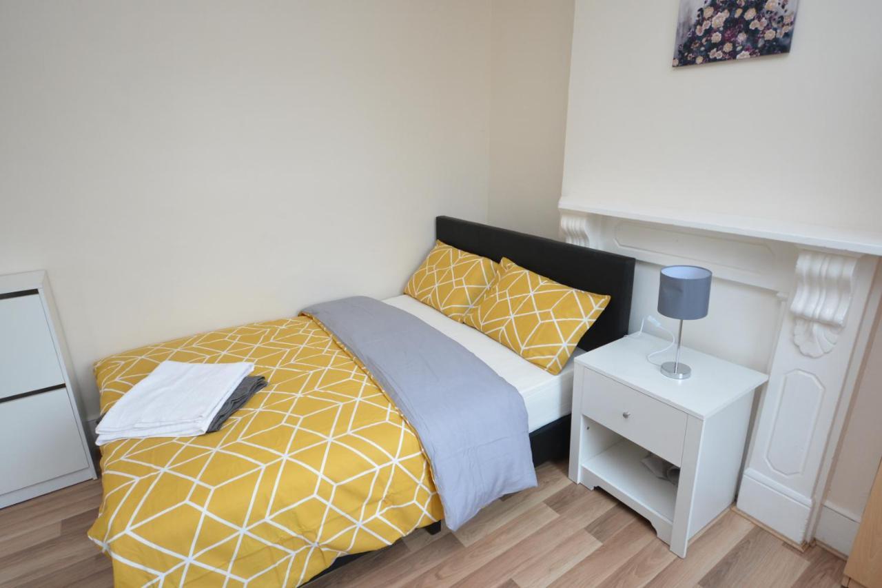 Hébergement de vacances Cheerful 4 Bedroom House In Greater *