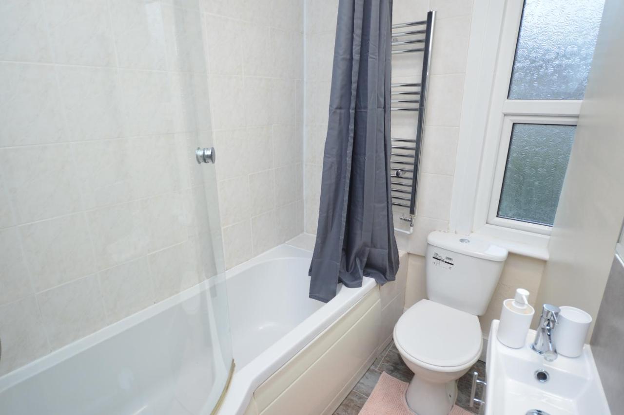 Hébergement de vacances Cheerful 4 Bedroom House In Greater