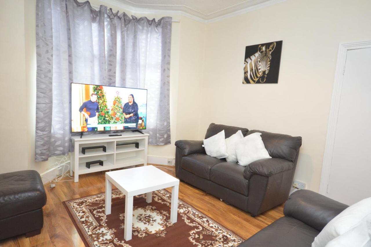 Cheerful 4 Bedroom House In Greater Hébergement de vacances
