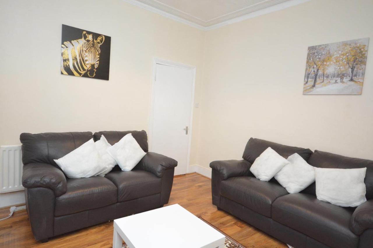 Cheerful 4 Bedroom House In Greater Hébergement de vacances *