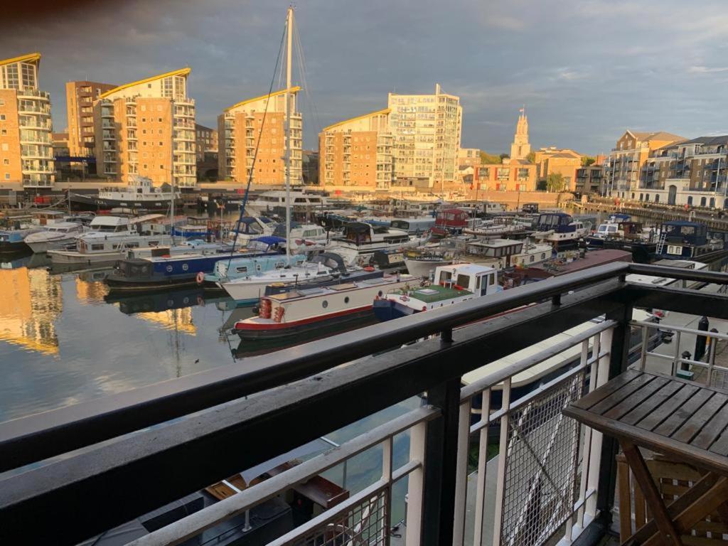 Apartment Lovely Room, Free Parking In Private Gated Place