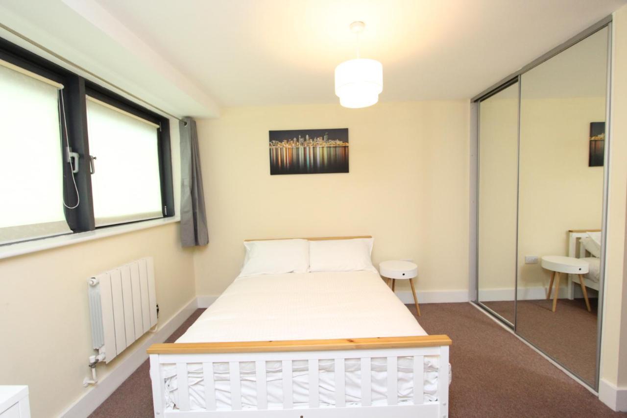 Lovely 2-bedroom In Docklands, E14 Appartement *