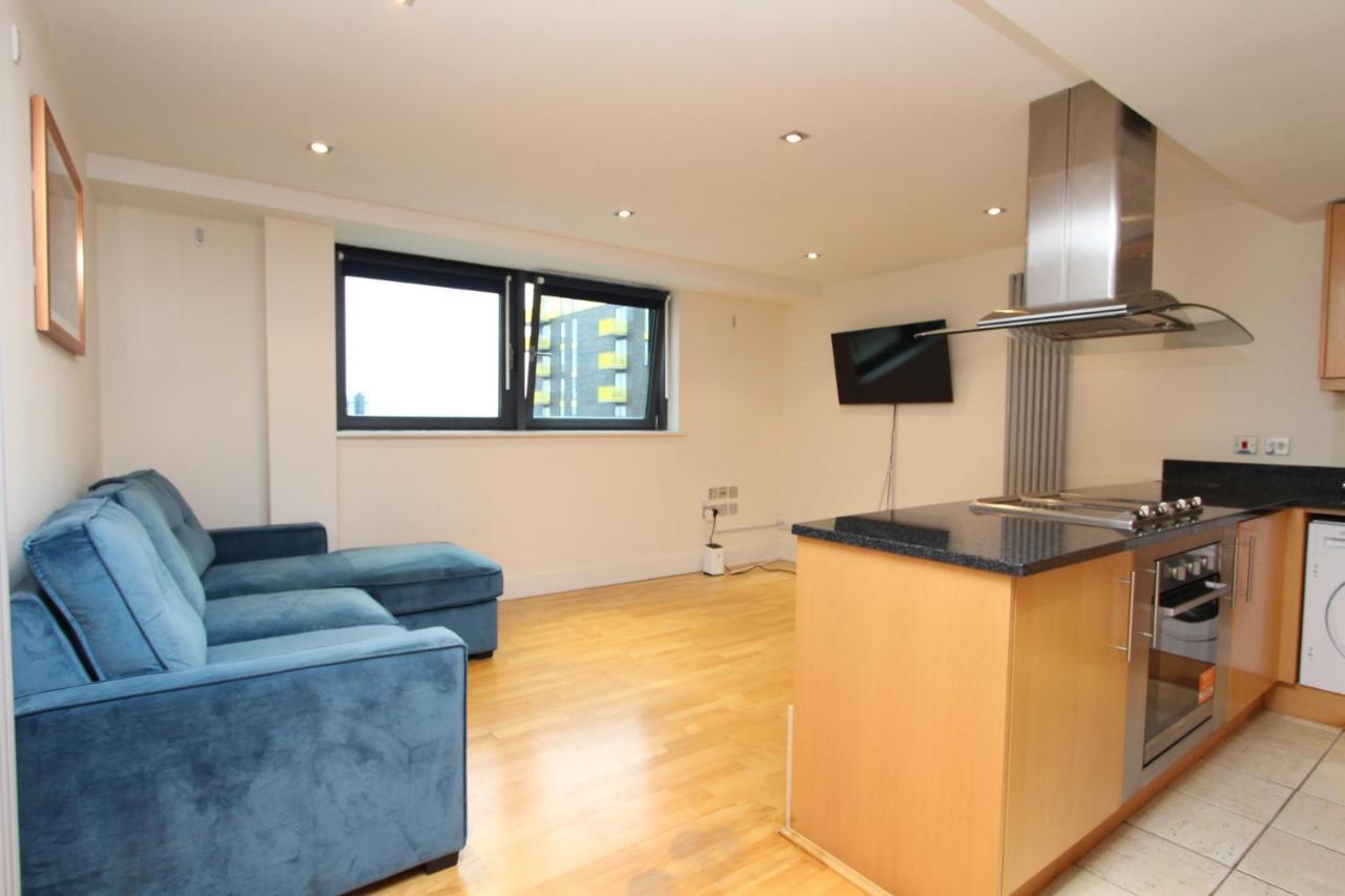 Lovely 2-bedroom In Docklands, E14 Appartement *