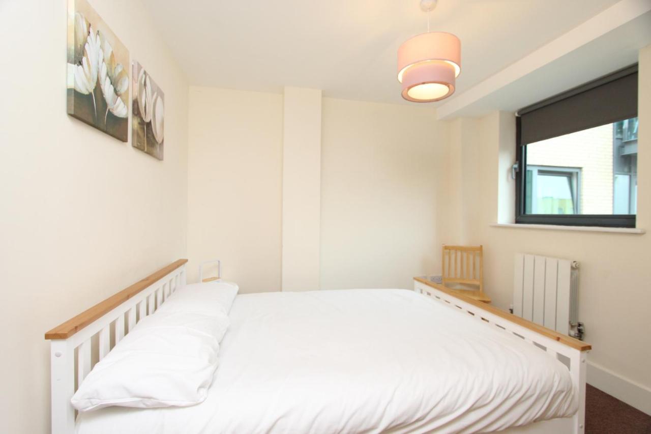 Appartement Lovely 2-bedroom In Docklands, E14 *