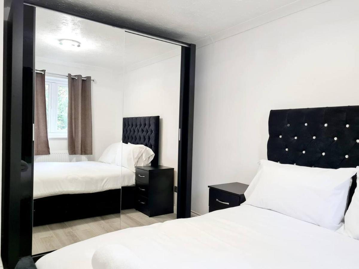Ferienhaus Modern & Spacious - Walk To Excel- Parking *