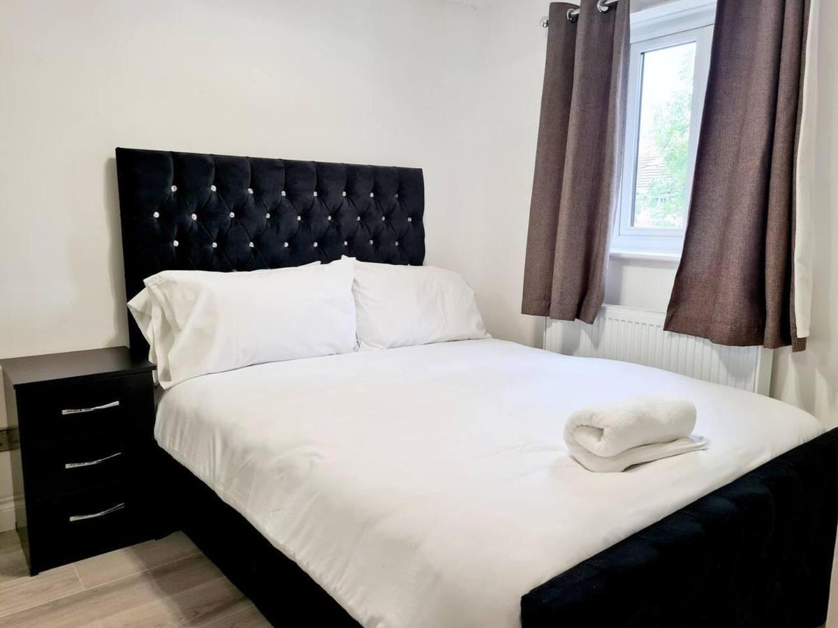 Ferienhaus Modern & Spacious - Walk To Excel- Parking *