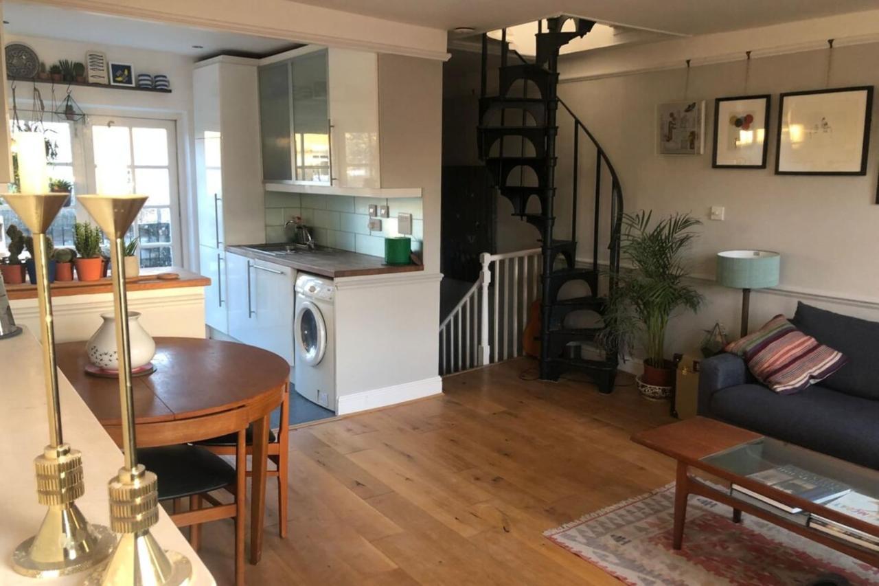 Lägenhet Stylish And Spacious With Terrace London